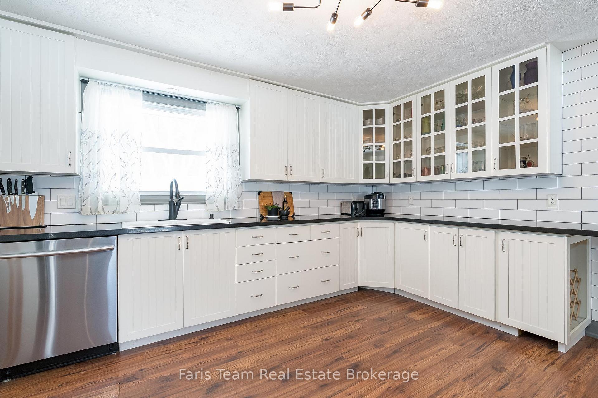 Photo 4 of 1362 Golf Link, Midland — HOMEH