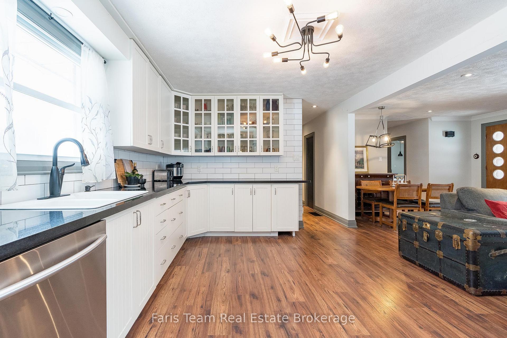 Photo 5 of 1362 Golf Link, Midland — HOMEH