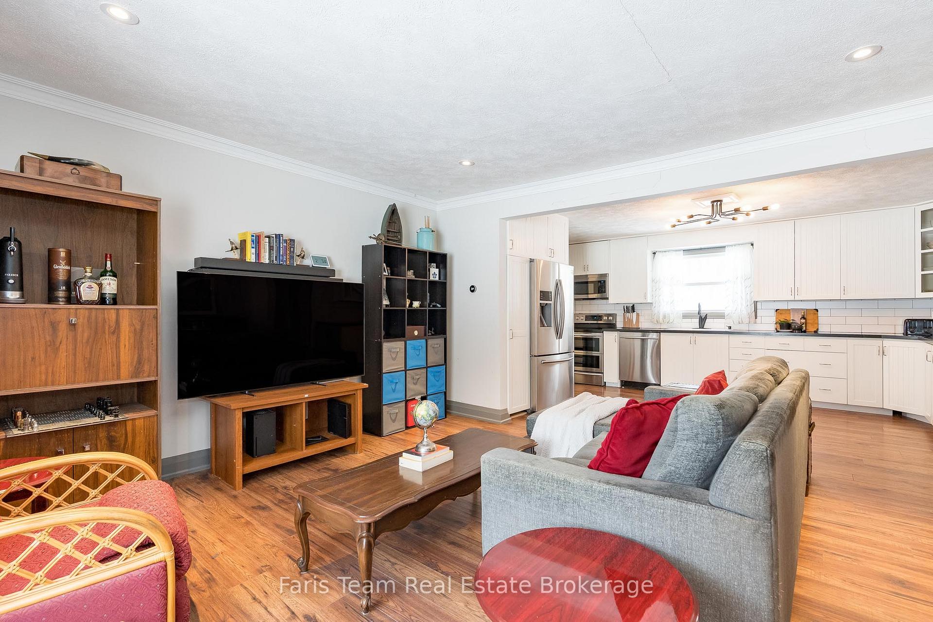 Photo 8 of 1362 Golf Link, Midland — HOMEH