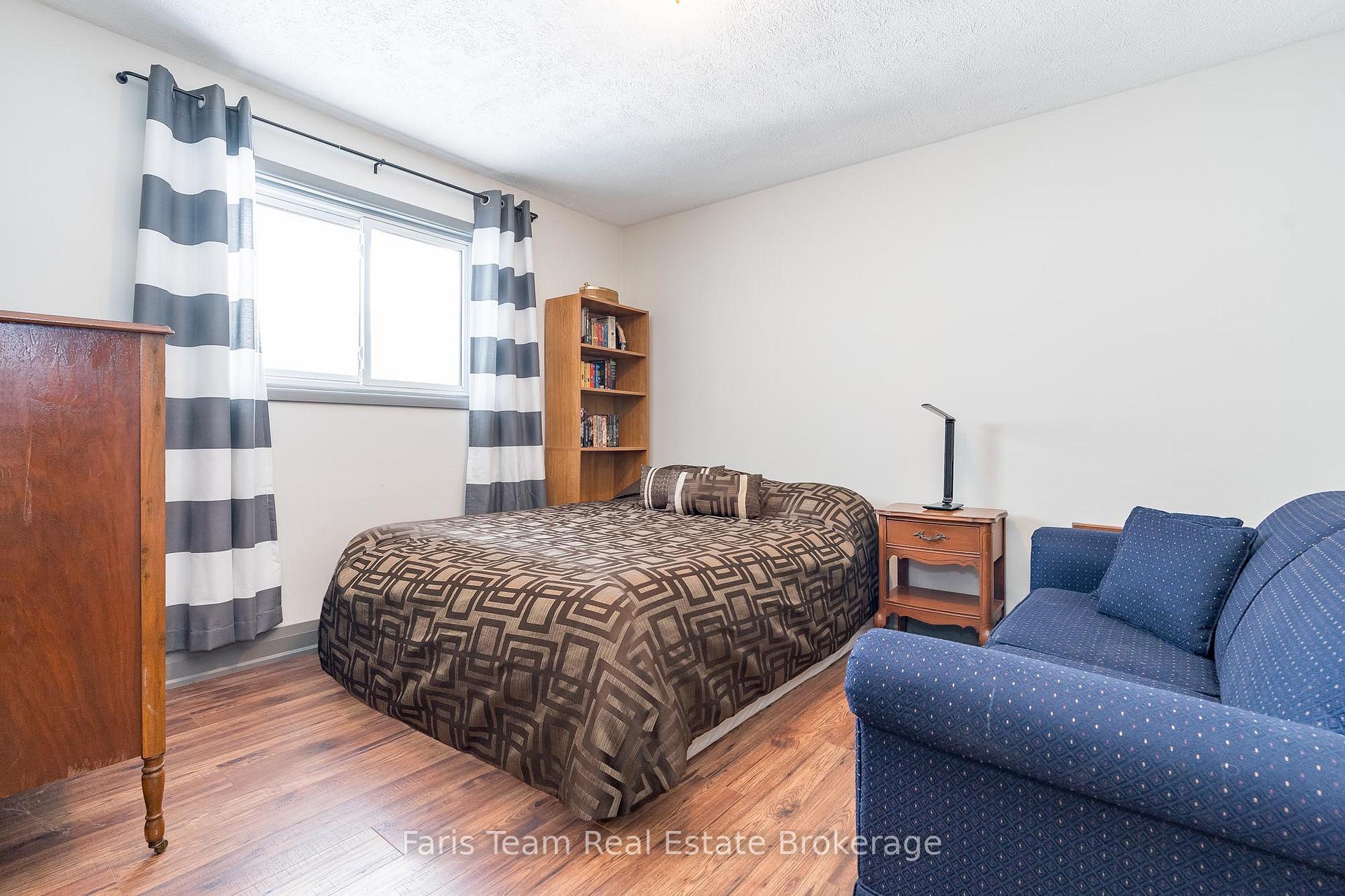 Photo 10 of 1362 Golf Link, Midland — HOMEH