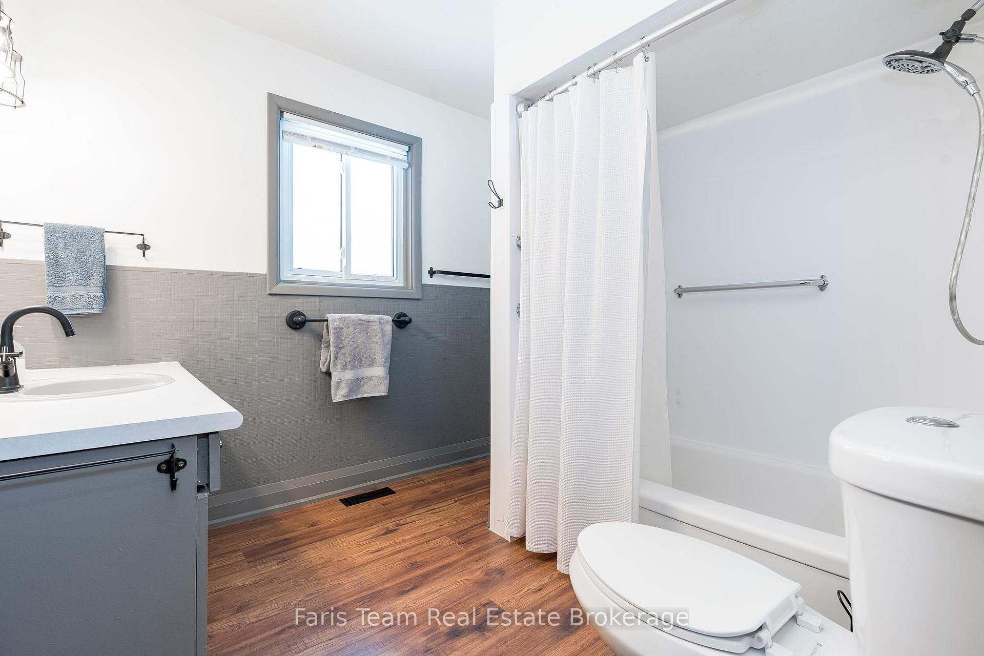 Photo 11 of 1362 Golf Link, Midland — HOMEH