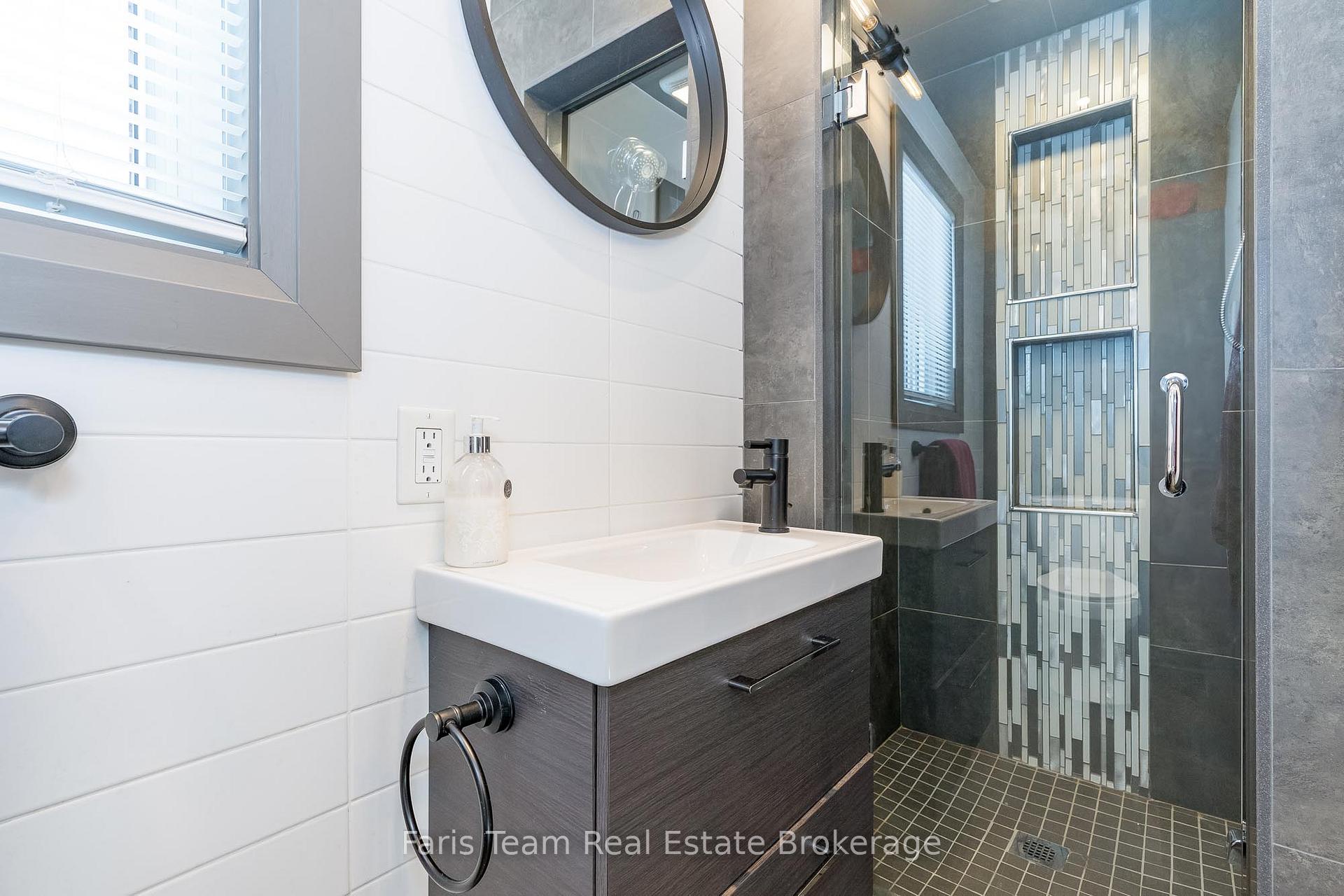 Photo 12 of 1362 Golf Link, Midland — HOMEH