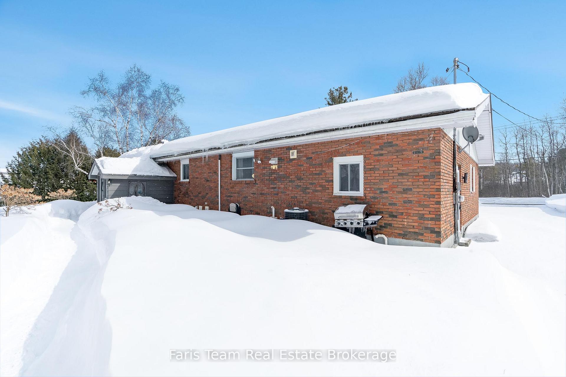 Photo 24 of 1362 Golf Link, Midland — HOMEH