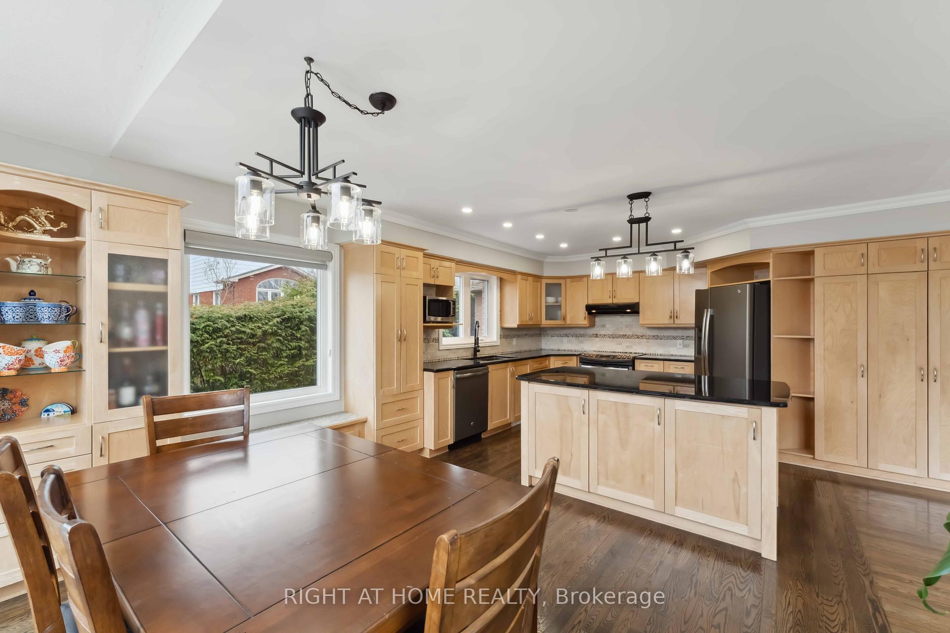 Photo 11 of 54 Slade Crescent, Ottawa, Kanata - Kanata Lakes/Heritage Hills — HOMEH