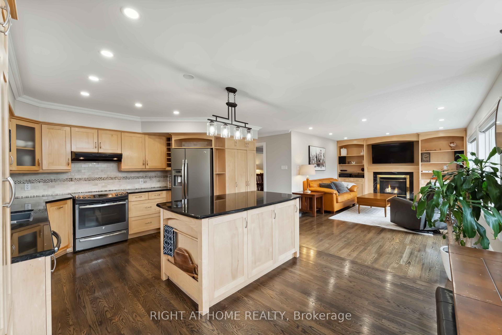 Photo 12 of 54 Slade Crescent, Ottawa, Kanata - Kanata Lakes/Heritage Hills — HOMEH