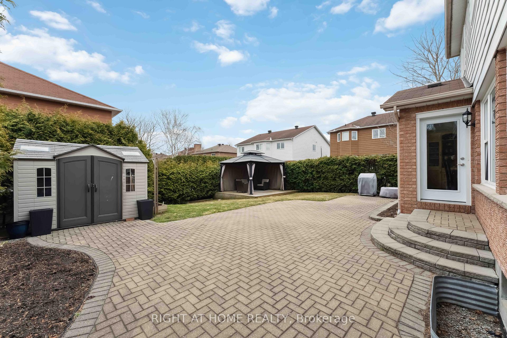 Photo 43 of 54 Slade Crescent, Ottawa, Kanata - Kanata Lakes/Heritage Hills — HOMEH