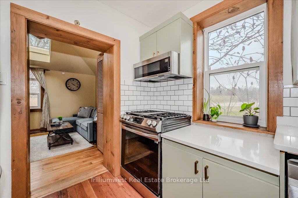 Photo 3 of 15 Tyson Drive, Kitchener, Bridgeport — HOMEH