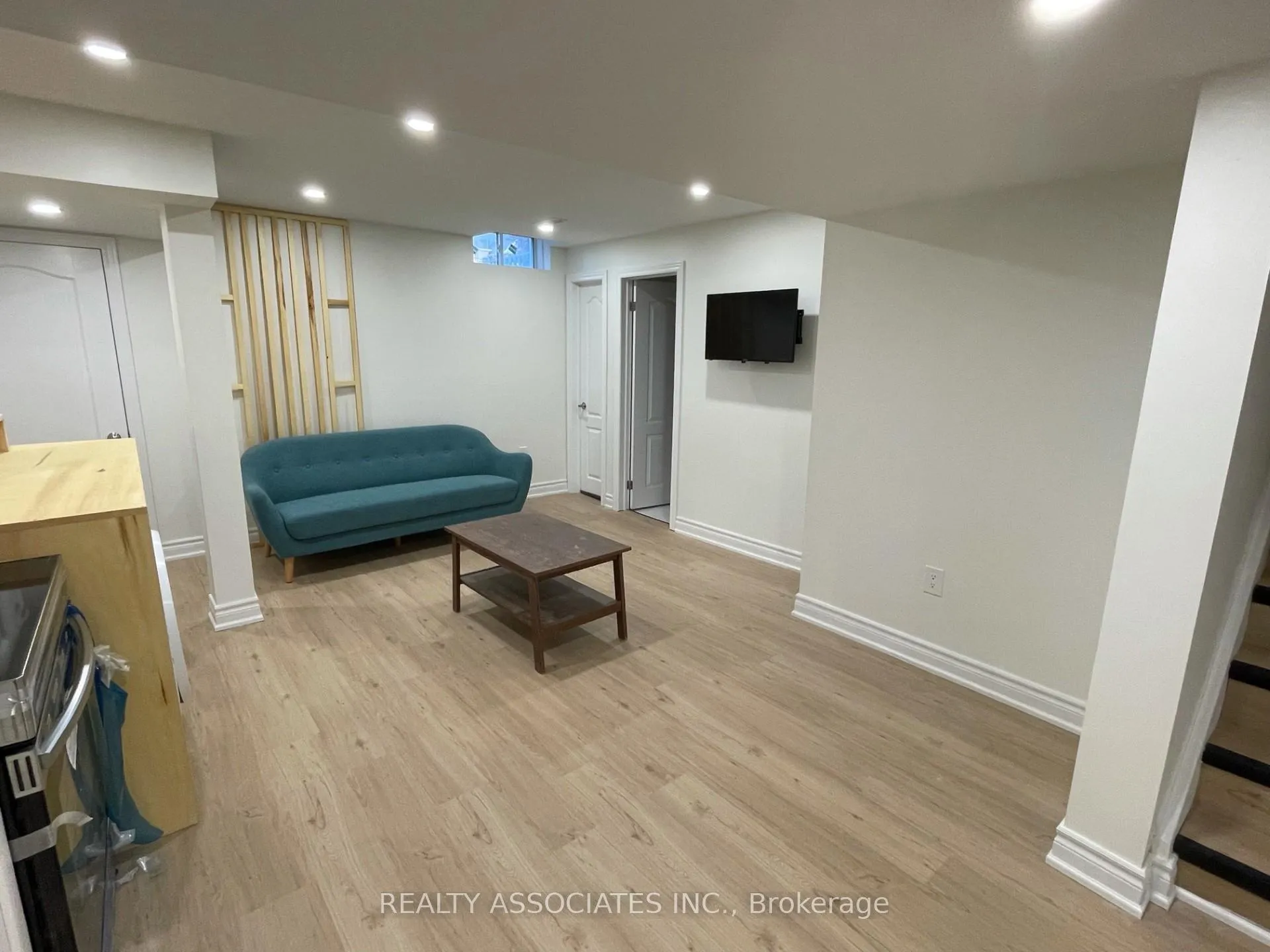 Photo 2 of Unit (Basement), 35 Vettese Court, Markham, Box Grove — HOMEH