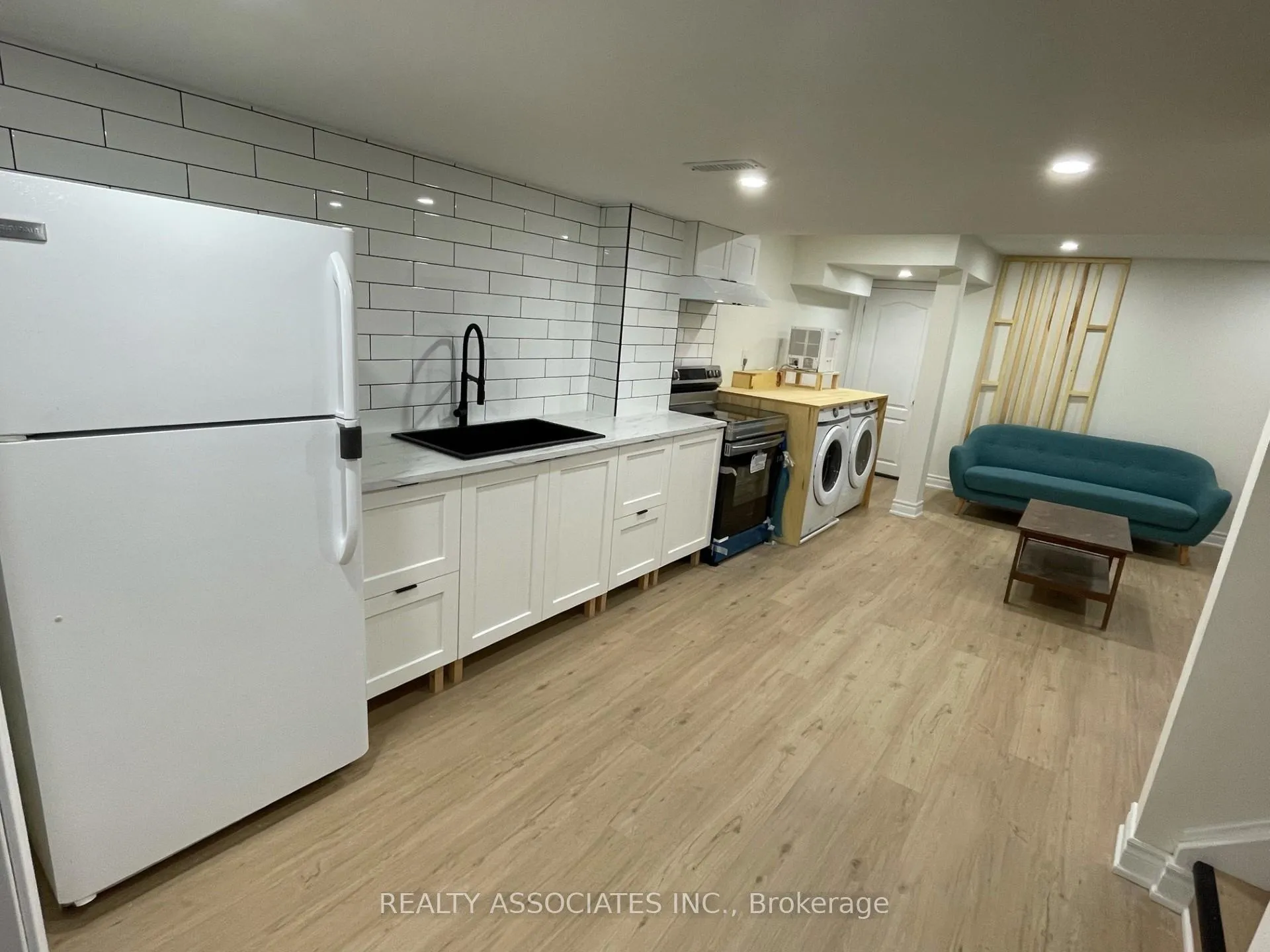 Photo 3 of Unit (Basement), 35 Vettese Court, Markham, Box Grove — HOMEH