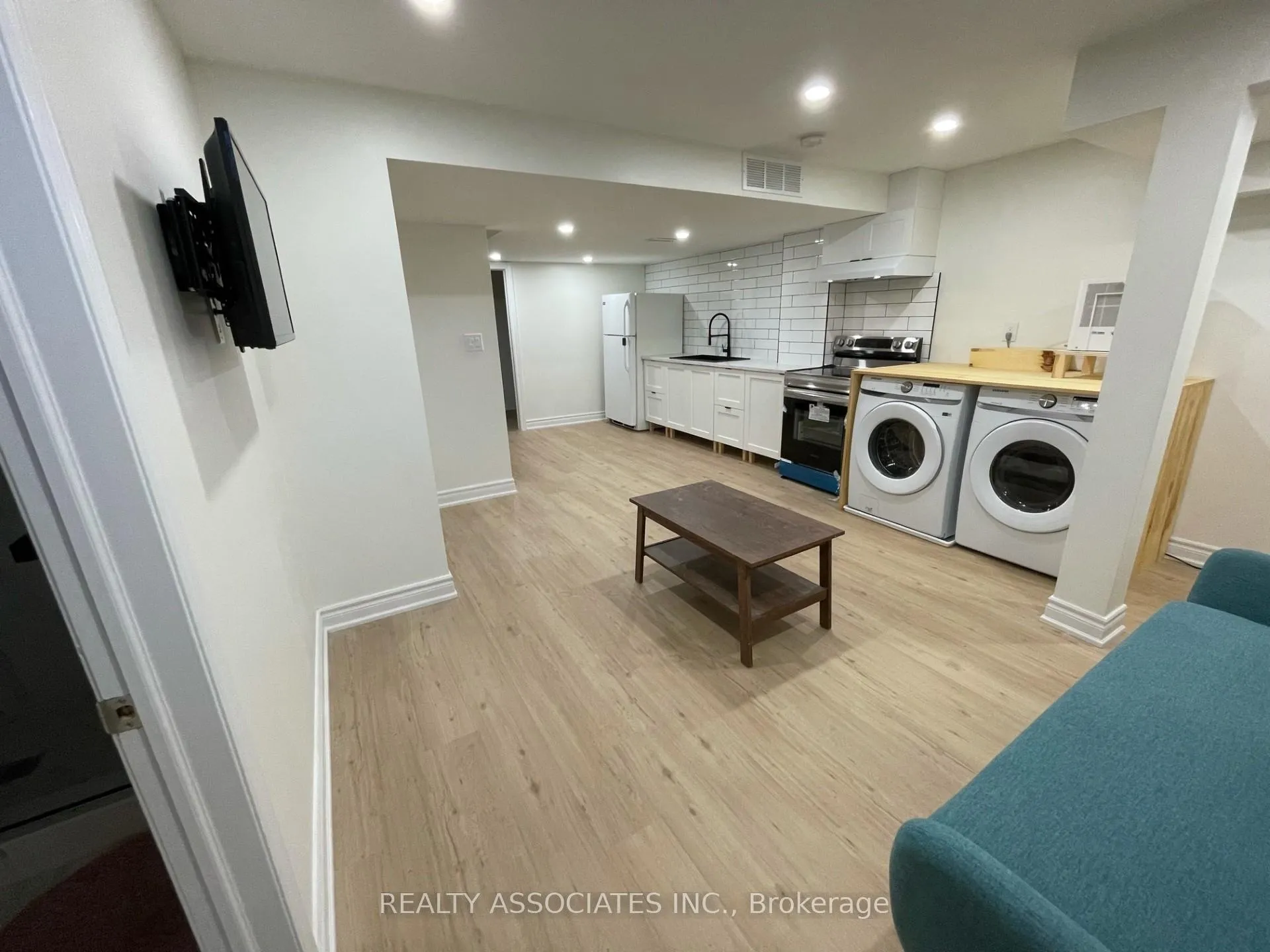 Photo 4 of Unit (Basement), 35 Vettese Court, Markham, Box Grove — HOMEH