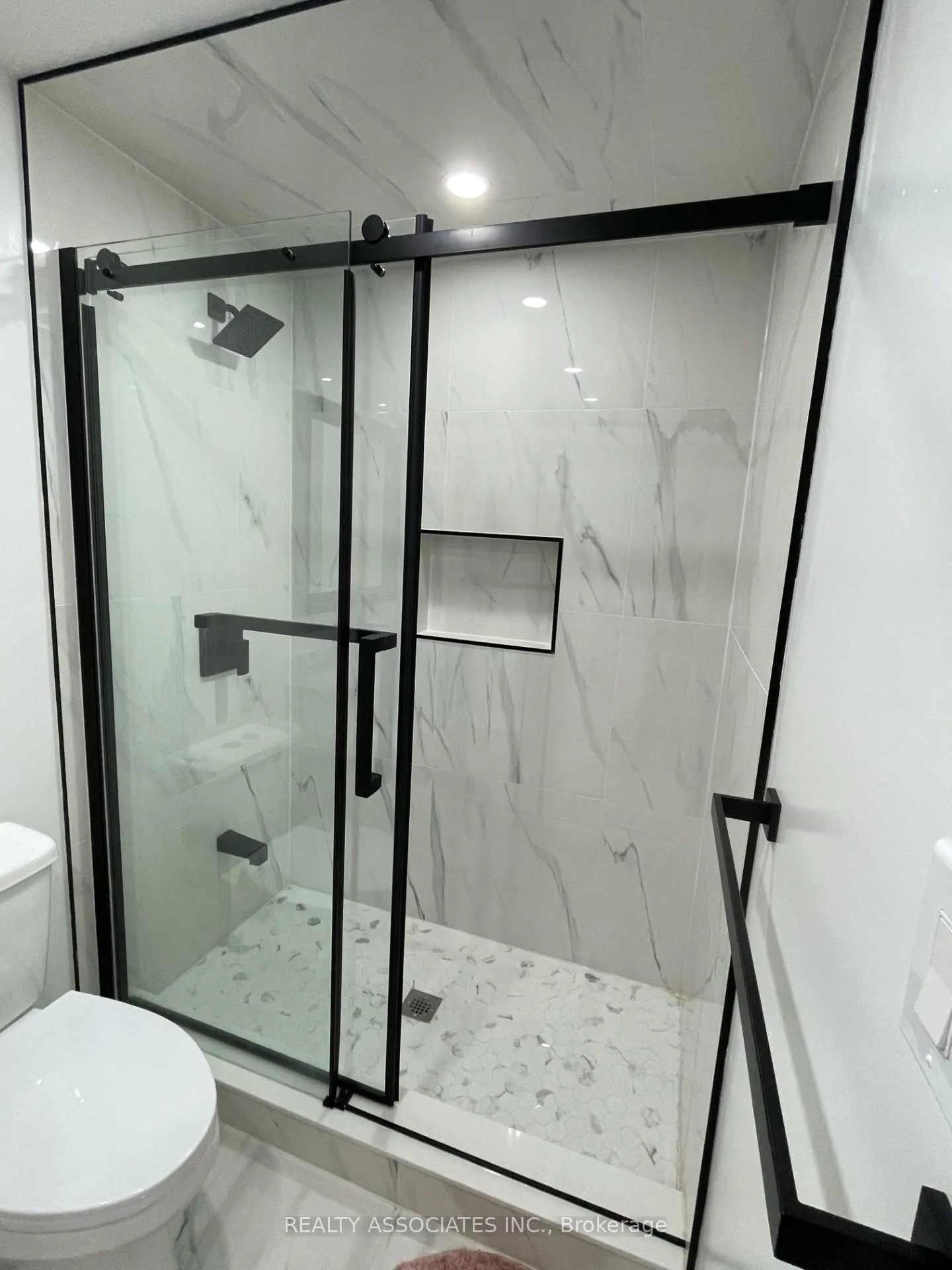 Photo 6 of Unit (Basement), 35 Vettese Court, Markham, Box Grove — HOMEH