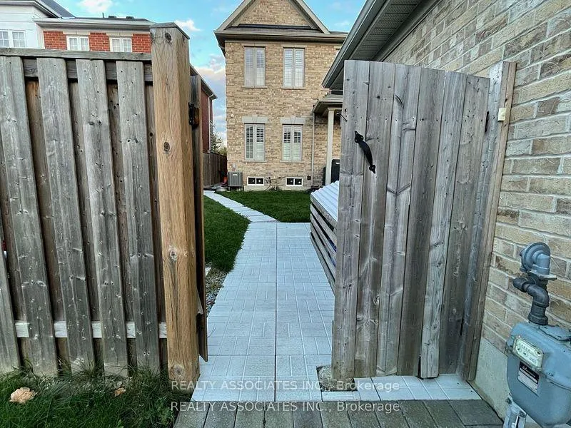 Photo 8 of Unit (Basement), 35 Vettese Court, Markham, Box Grove — HOMEH