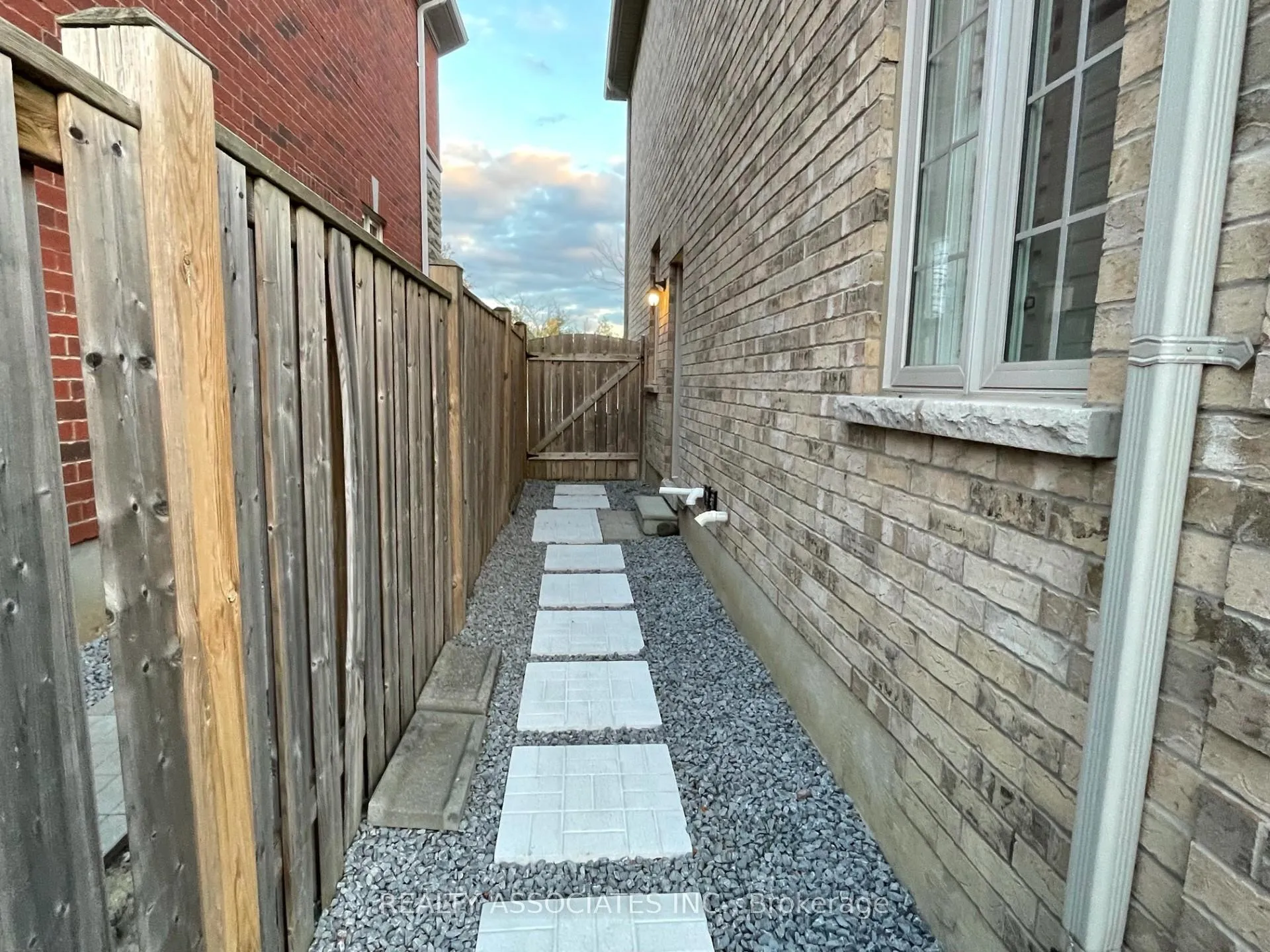 Photo 9 of Unit (Basement), 35 Vettese Court, Markham, Box Grove — HOMEH