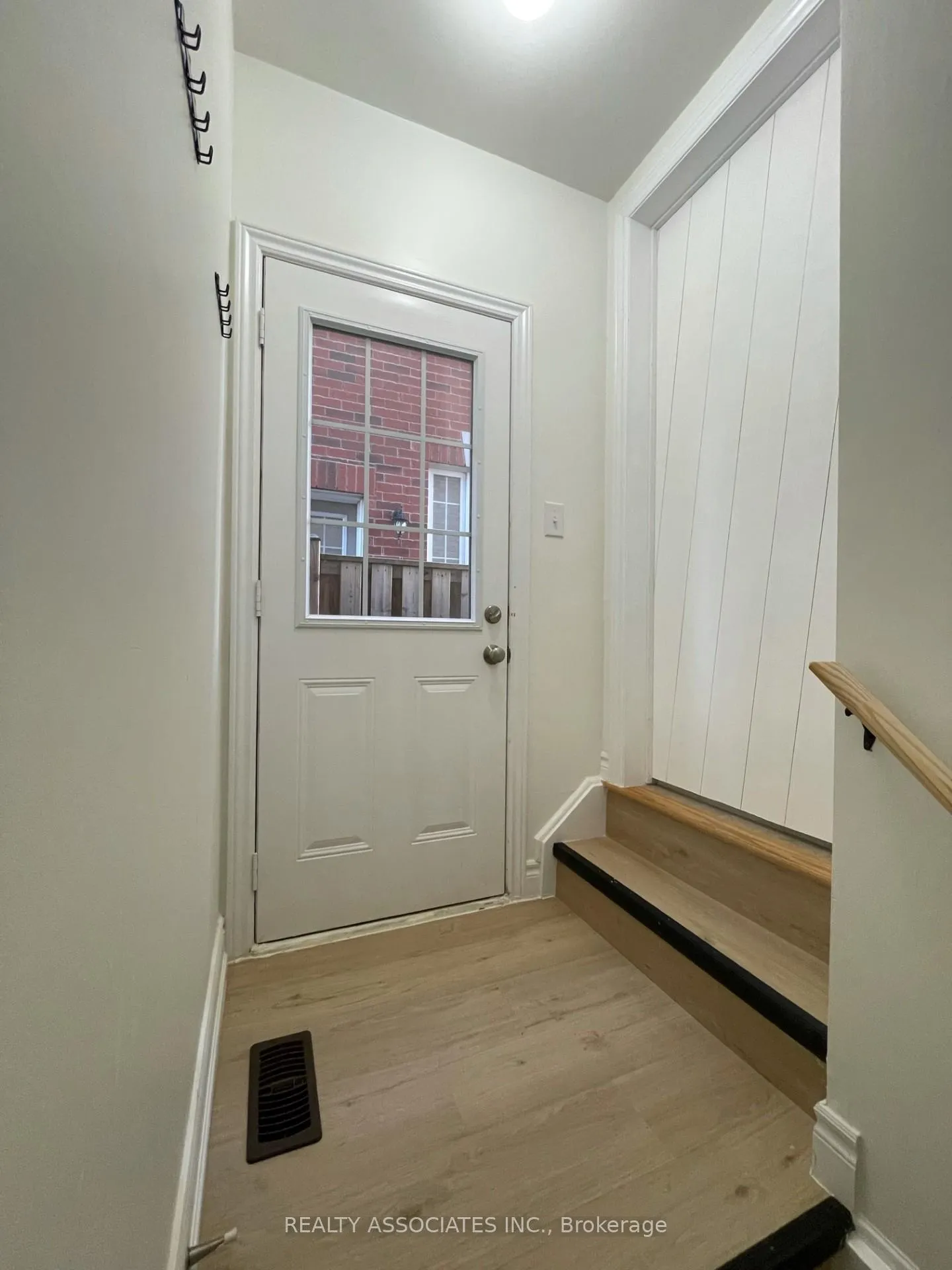 Photo 10 of Unit (Basement), 35 Vettese Court, Markham, Box Grove — HOMEH