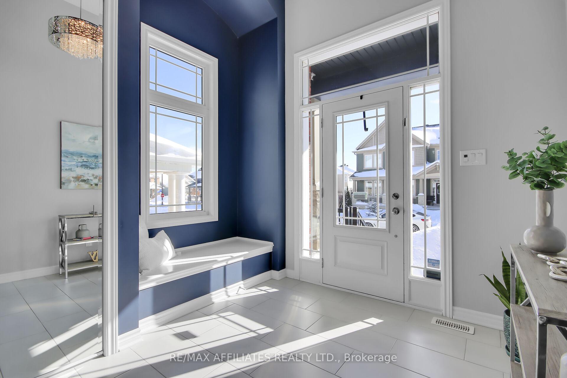 Photo 2 of 44 Oxalis Crescent, Ottawa, Kanata - Emerald Meadows/Trailwest — HOMEH