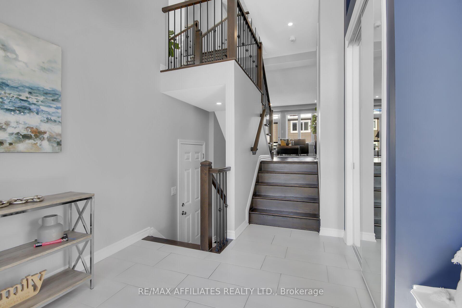 Photo 3 of 44 Oxalis Crescent, Ottawa, Kanata - Emerald Meadows/Trailwest — HOMEH
