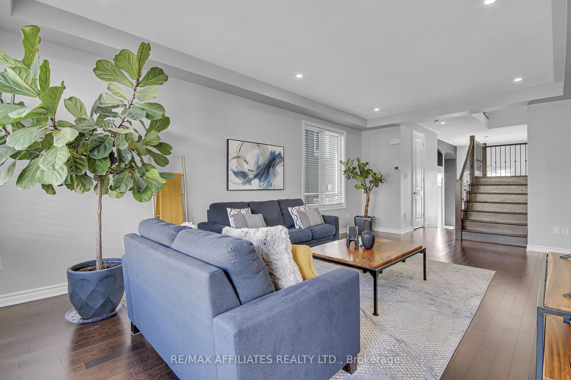 Photo 5 of 44 Oxalis Crescent, Ottawa, Kanata - Emerald Meadows/Trailwest — HOMEH