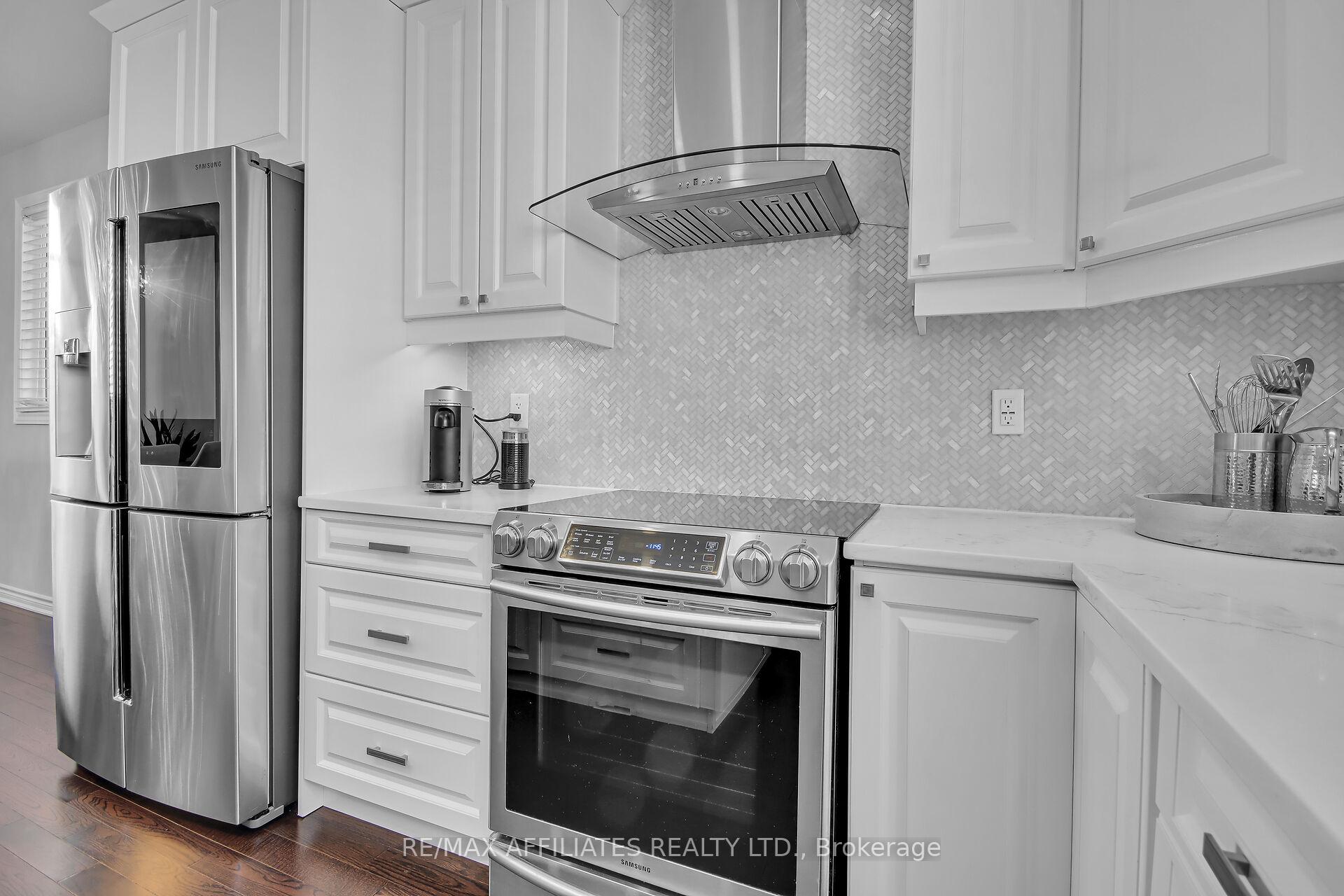 Photo 9 of 44 Oxalis Crescent, Ottawa, Kanata - Emerald Meadows/Trailwest — HOMEH