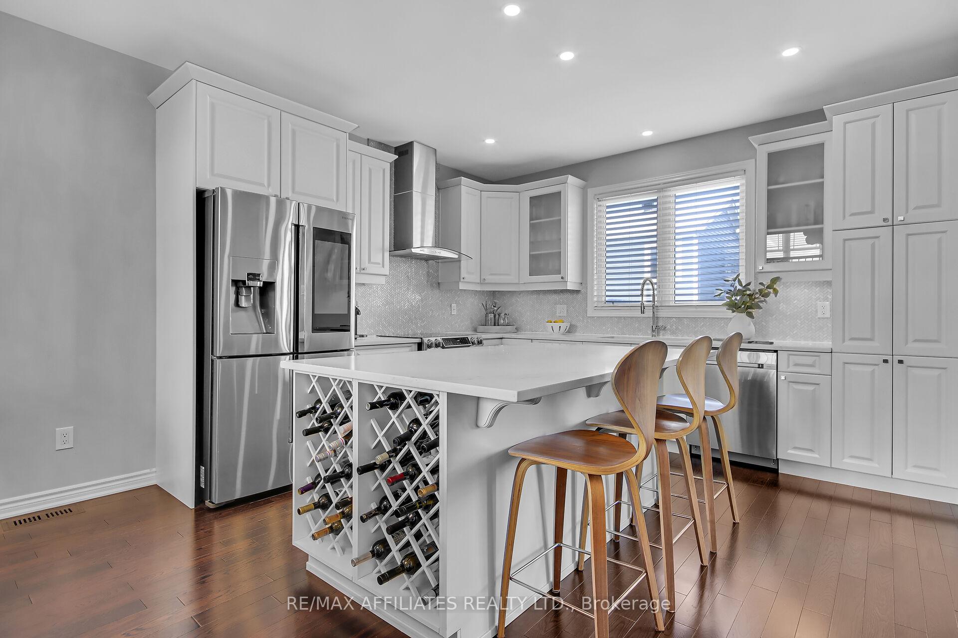 Photo 10 of 44 Oxalis Crescent, Ottawa, Kanata - Emerald Meadows/Trailwest — HOMEH