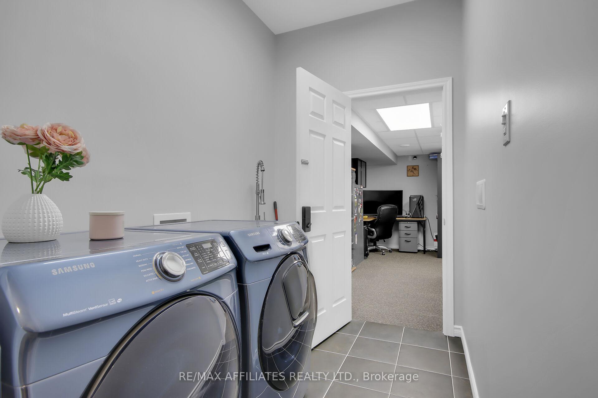 Photo 22 of 44 Oxalis Crescent, Ottawa, Kanata - Emerald Meadows/Trailwest — HOMEH