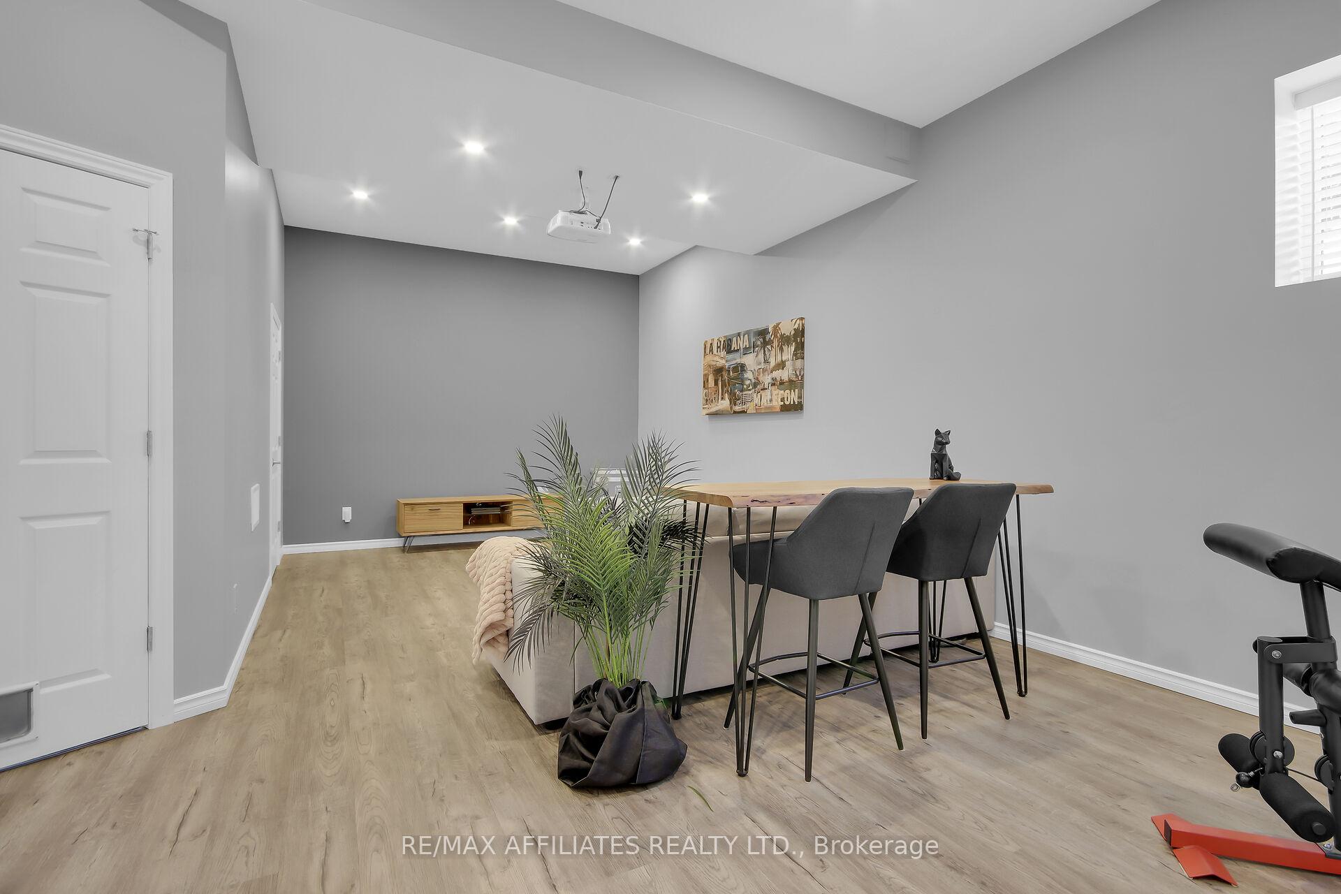 Photo 23 of 44 Oxalis Crescent, Ottawa, Kanata - Emerald Meadows/Trailwest — HOMEH