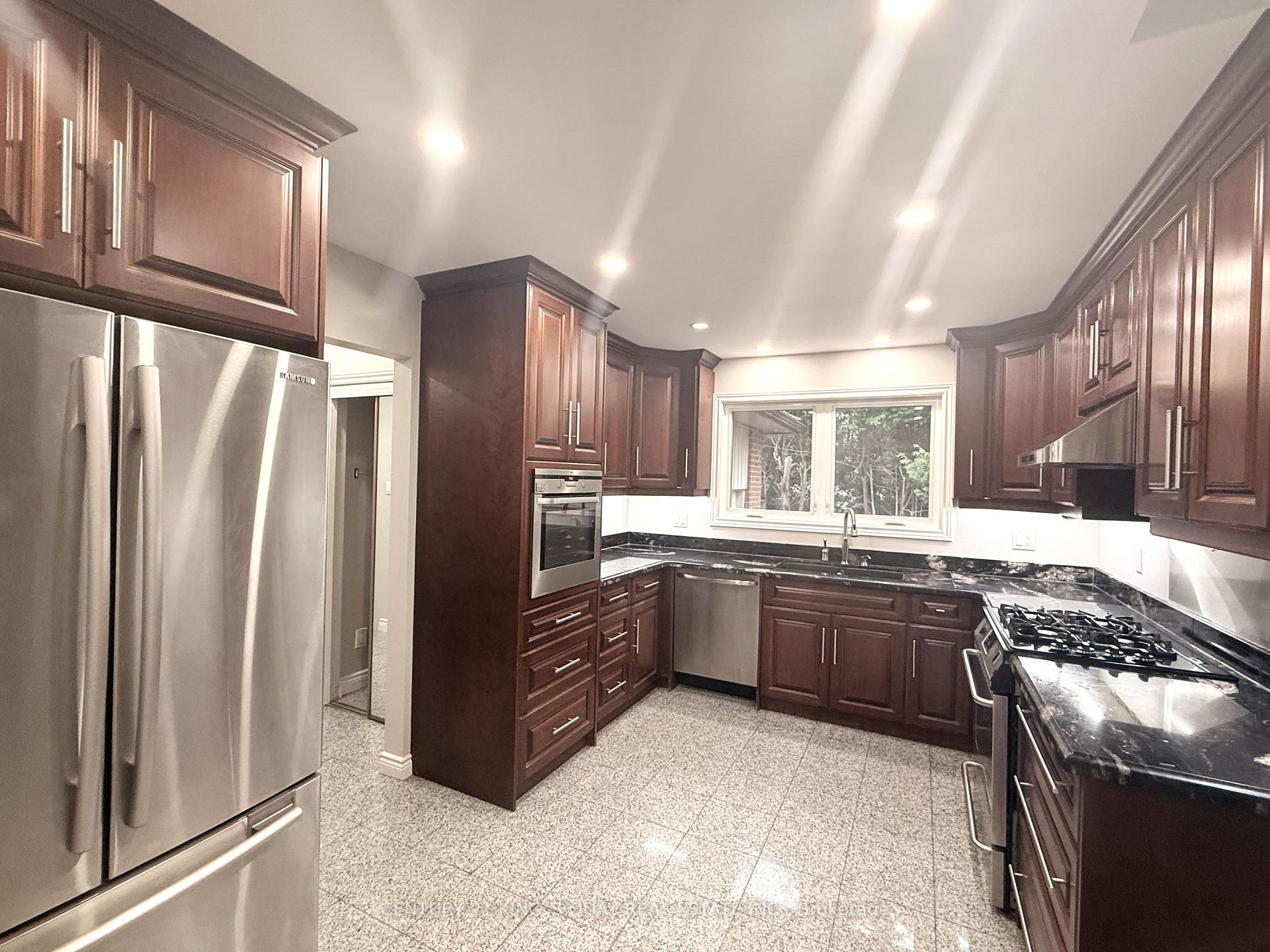 Photo 5 of 3 Fonthill Boulevard, Markham, Unionville — HOMEH