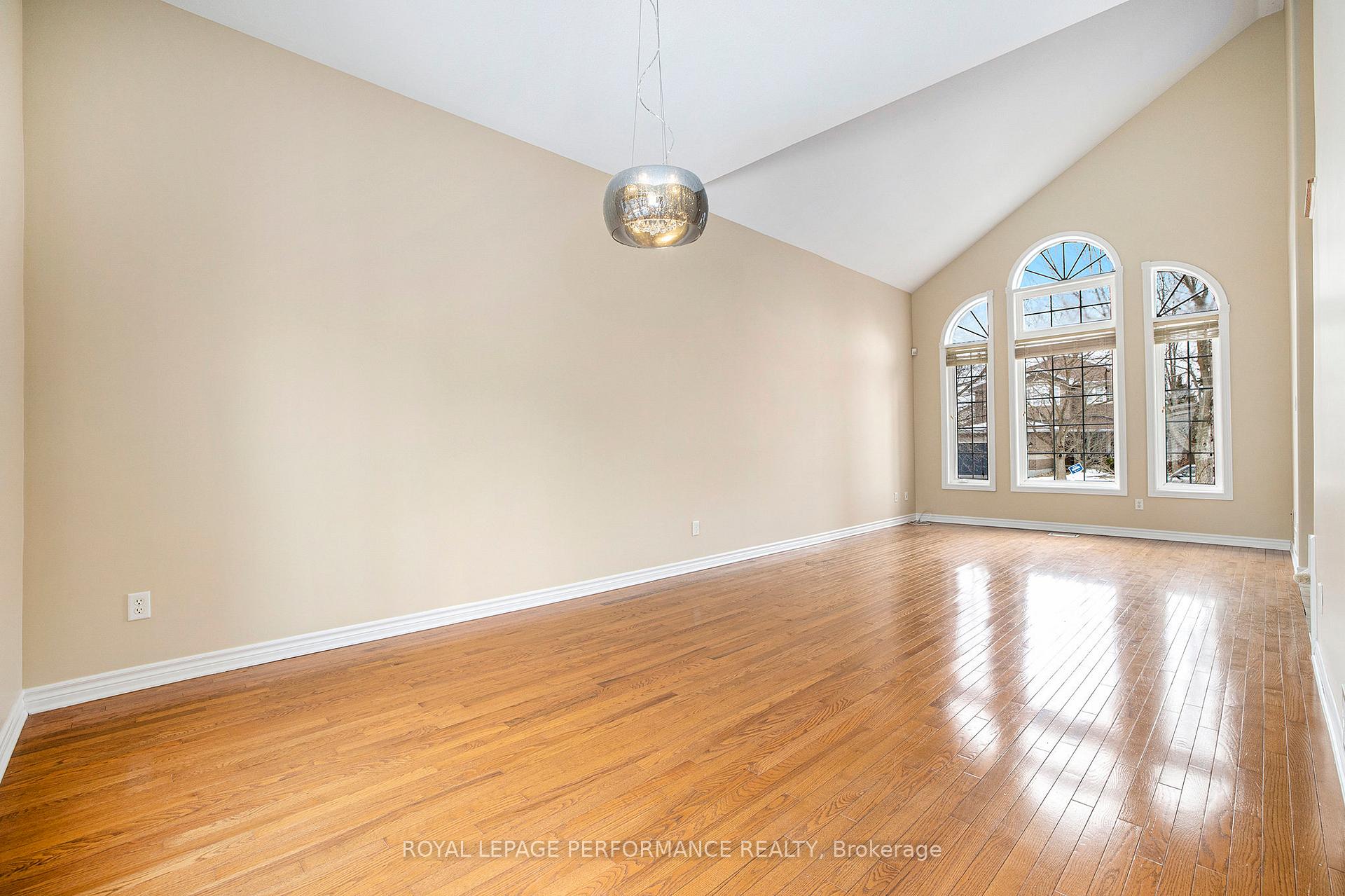 Photo 9 of 55 Peikoff Crescent, Ottawa, Kanata - Morgan's Grant/South March — HOMEH