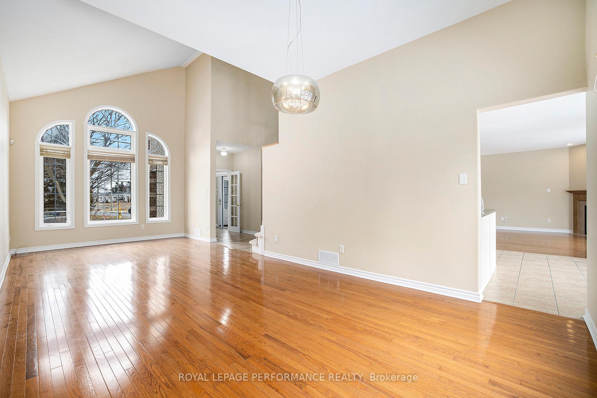 Photo 10 of 55 Peikoff Crescent, Ottawa, Kanata - Morgan's Grant/South March — HOMEH