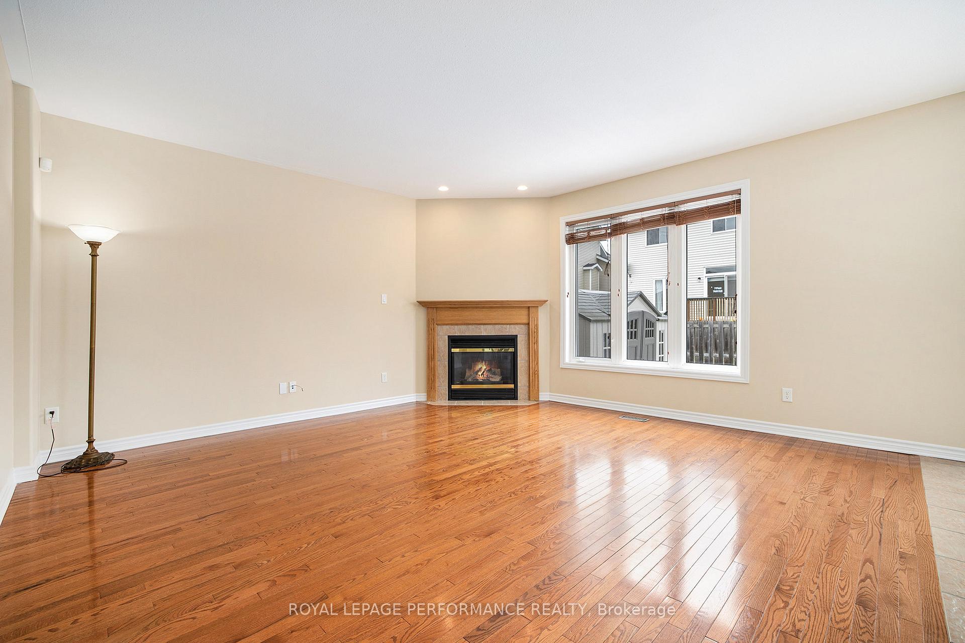 Photo 11 of 55 Peikoff Crescent, Ottawa, Kanata - Morgan's Grant/South March — HOMEH