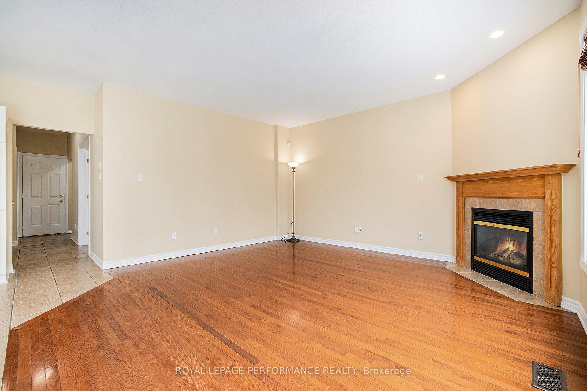 Photo 12 of 55 Peikoff Crescent, Ottawa, Kanata - Morgan's Grant/South March — HOMEH