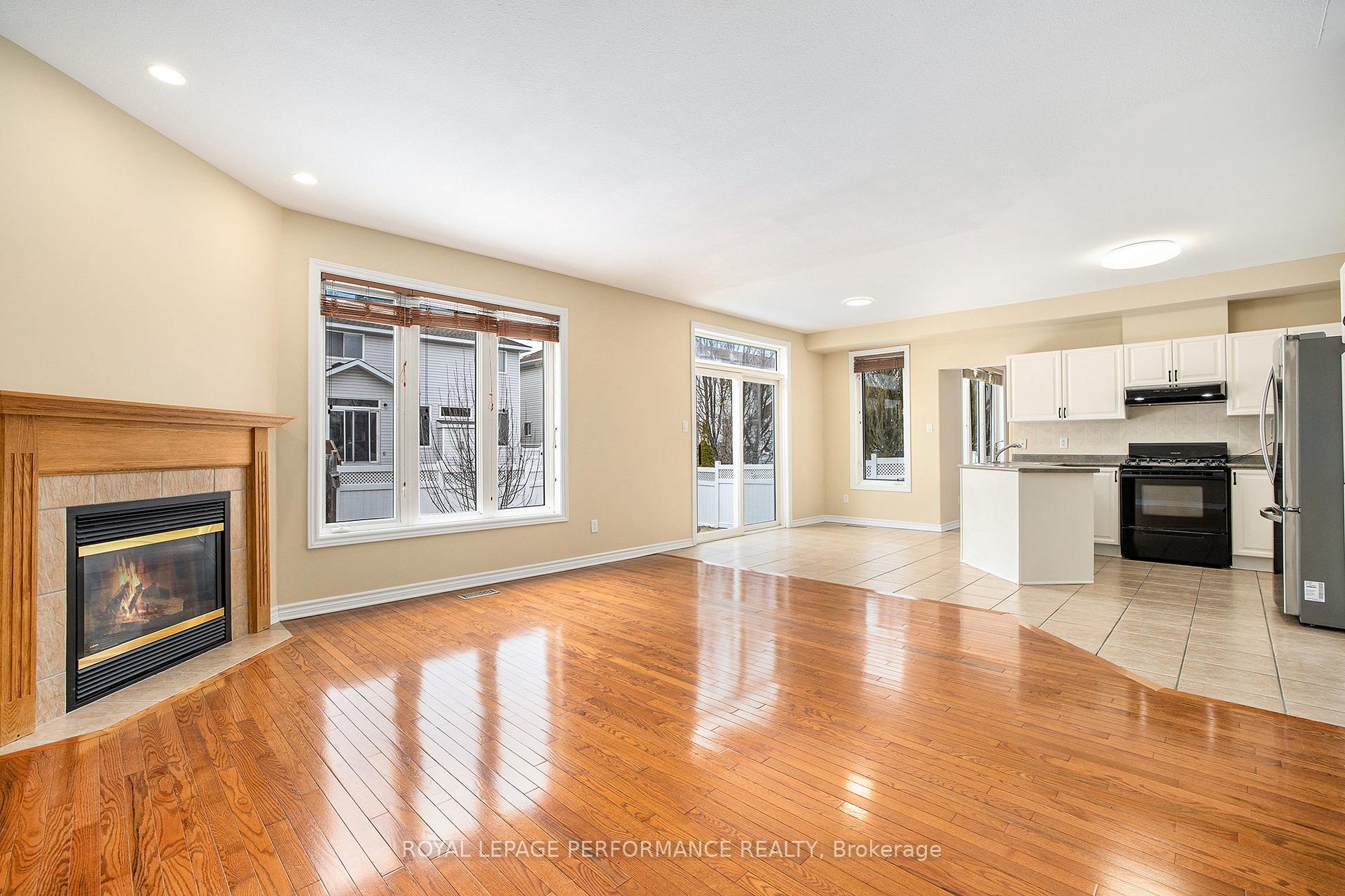 Photo 13 of 55 Peikoff Crescent, Ottawa, Kanata - Morgan's Grant/South March — HOMEH