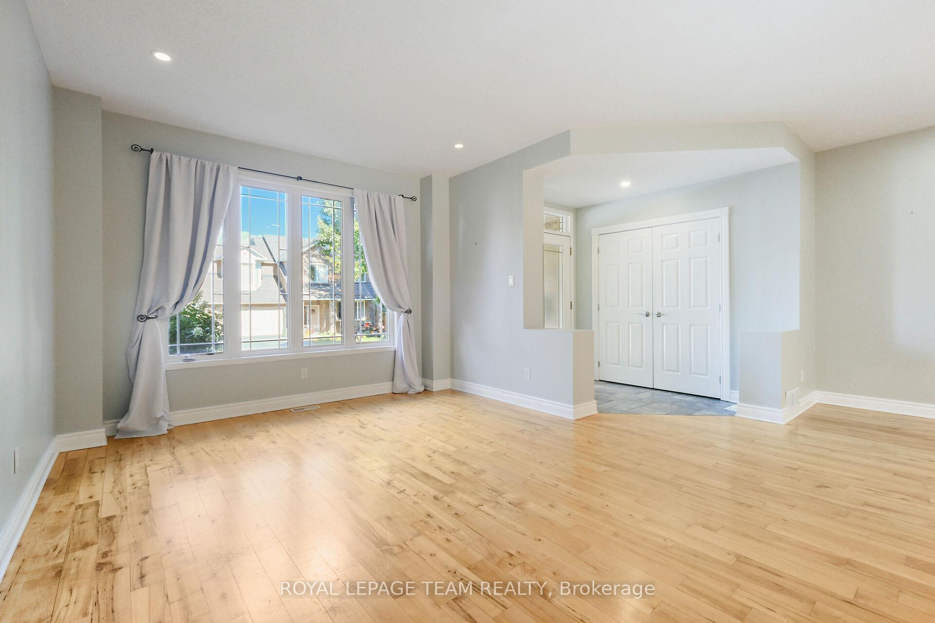 Photo 7 of 48 Portadown Crescent, Ottawa, Kanata - Morgan's Grant/South March — HOMEH