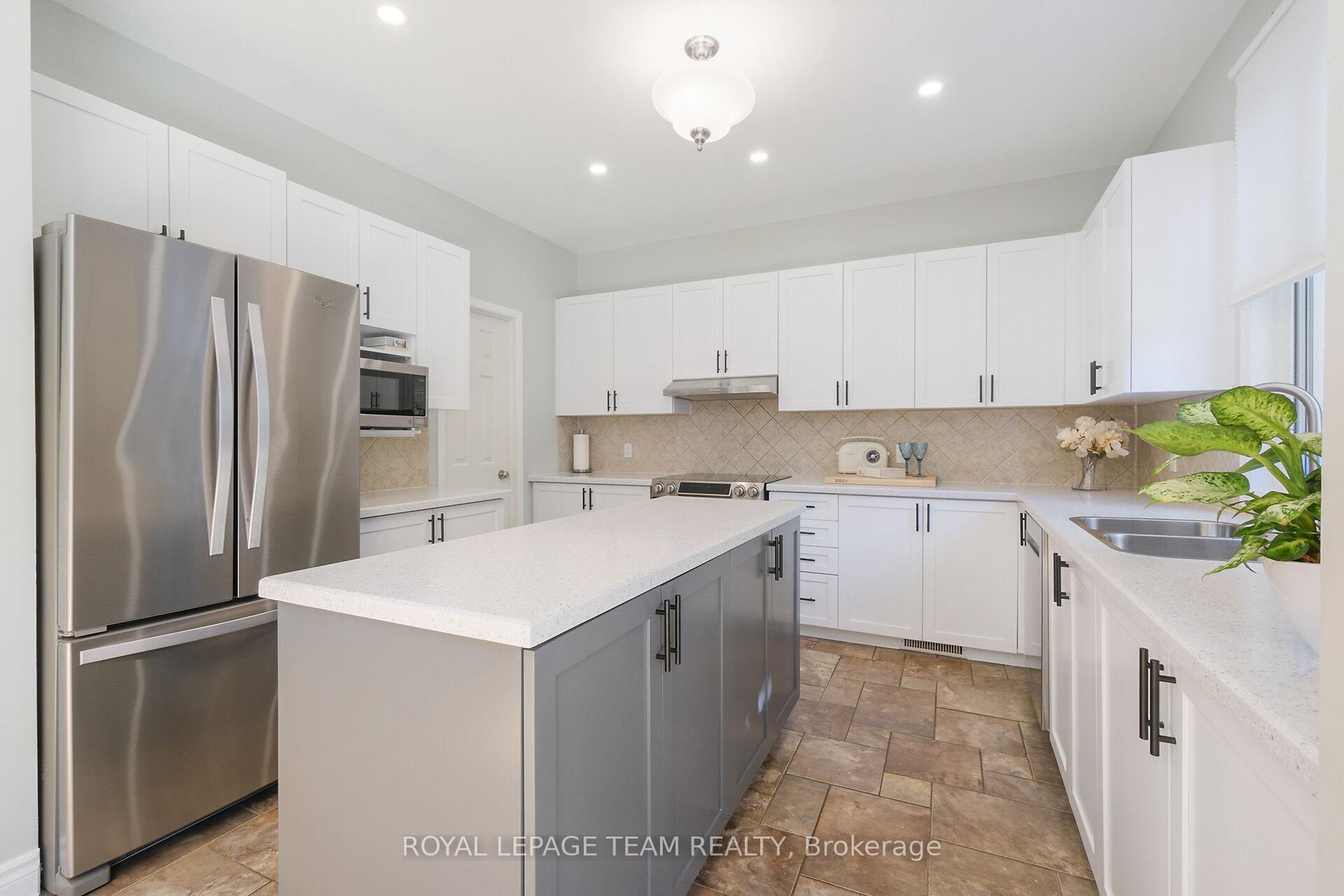 Photo 10 of 48 Portadown Crescent, Ottawa, Kanata - Morgan's Grant/South March — HOMEH