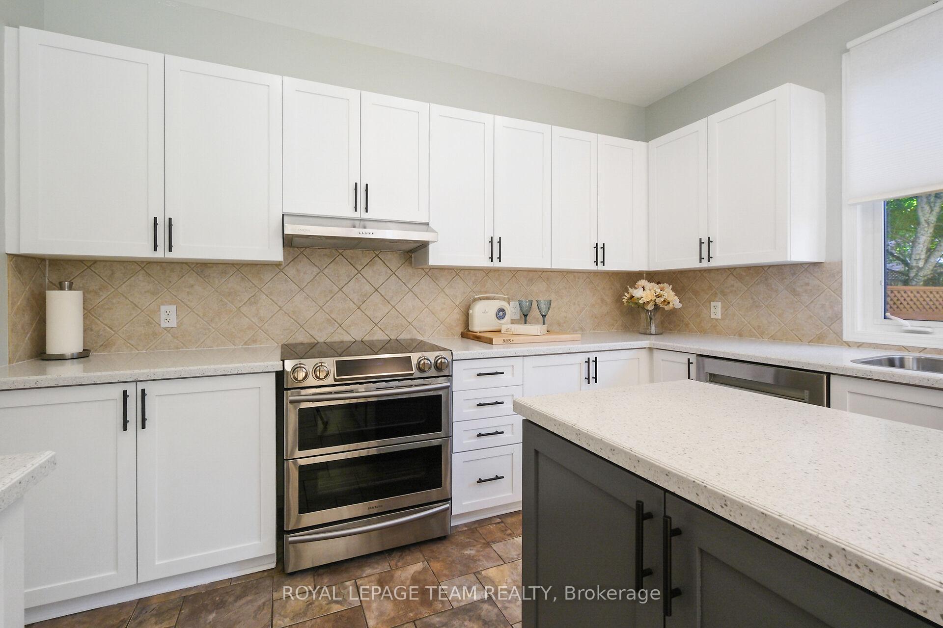Photo 11 of 48 Portadown Crescent, Ottawa, Kanata - Morgan's Grant/South March — HOMEH