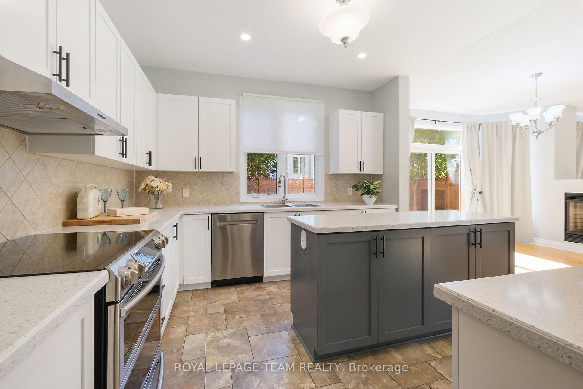Photo 12 of 48 Portadown Crescent, Ottawa, Kanata - Morgan's Grant/South March — HOMEH