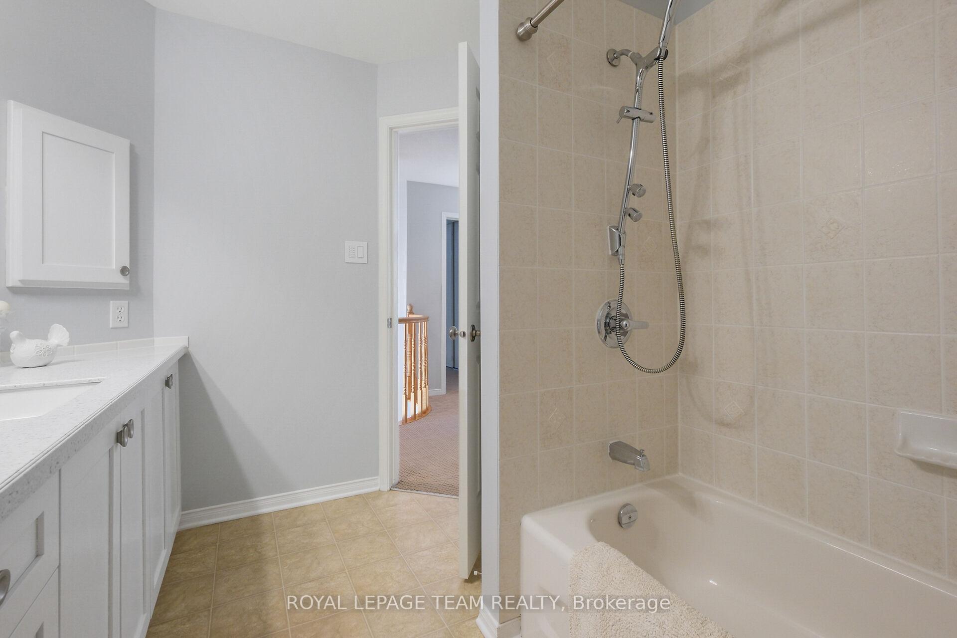 Photo 31 of 48 Portadown Crescent, Ottawa, Kanata - Morgan's Grant/South March — HOMEH