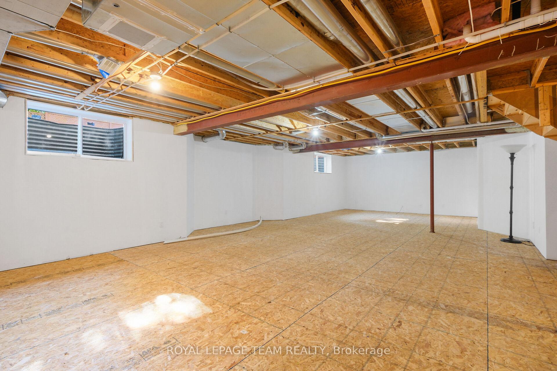 Photo 34 of 48 Portadown Crescent, Ottawa, Kanata - Morgan's Grant/South March — HOMEH