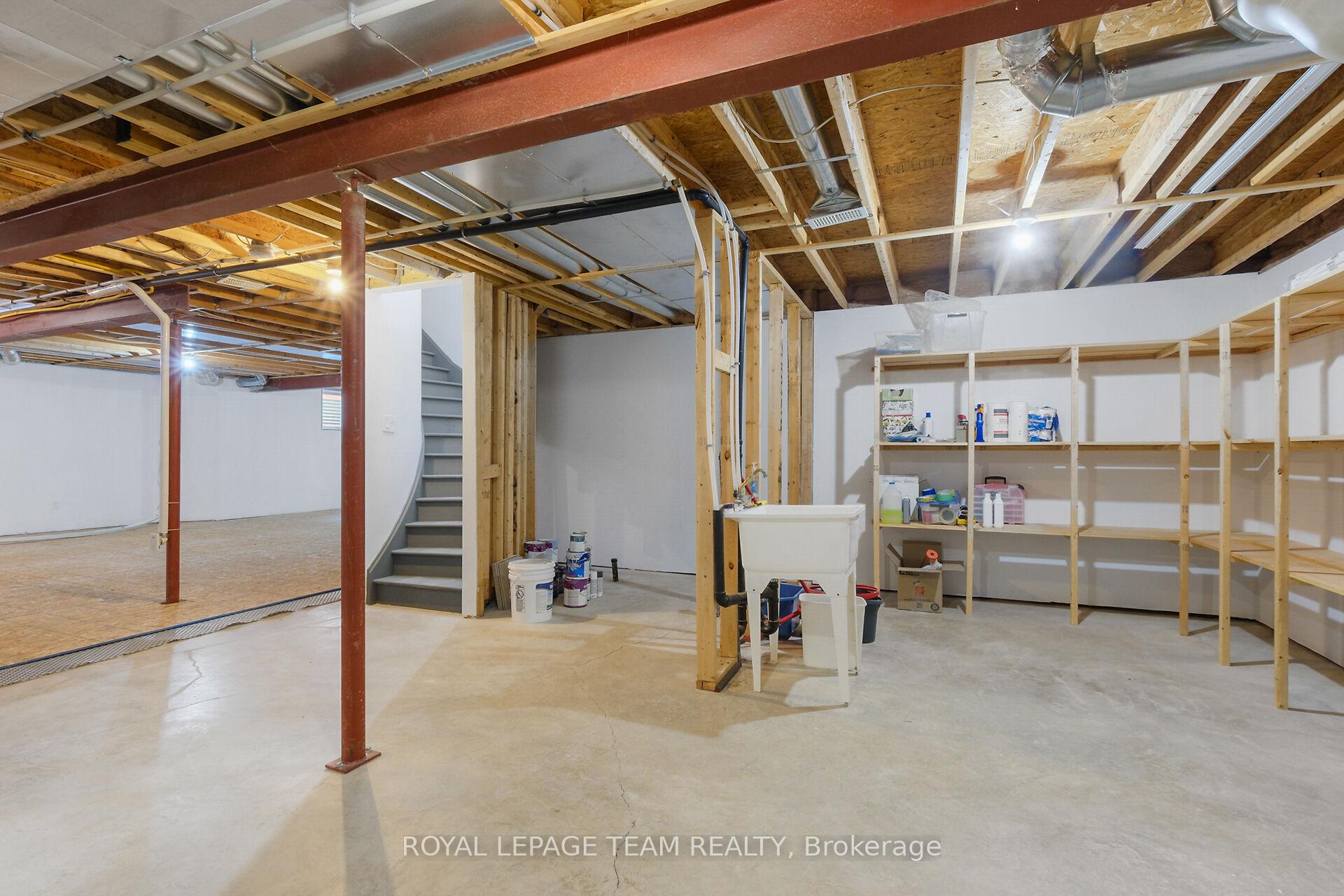Photo 37 of 48 Portadown Crescent, Ottawa, Kanata - Morgan's Grant/South March — HOMEH