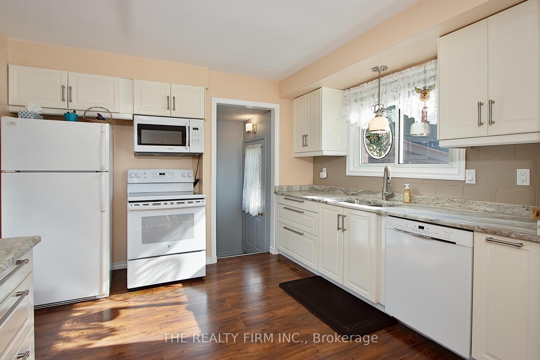 Photo 8 of 124 Simcoe Avenue, Middlesex Centre, Komoka — HOMEH
