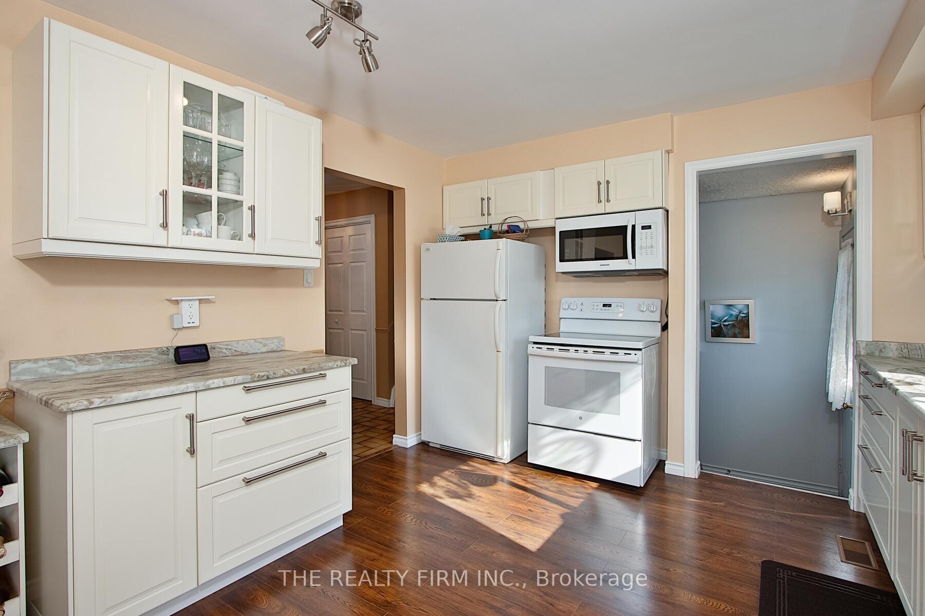 Photo 9 of 124 Simcoe Avenue, Middlesex Centre, Komoka — HOMEH