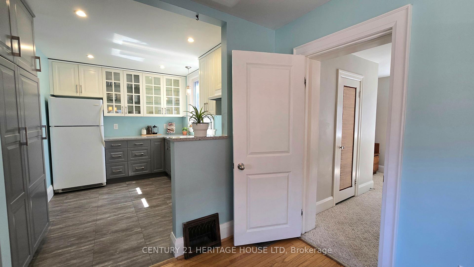Photo 10 of 23 Kennedy Avenue, Kitchener — HOMEH