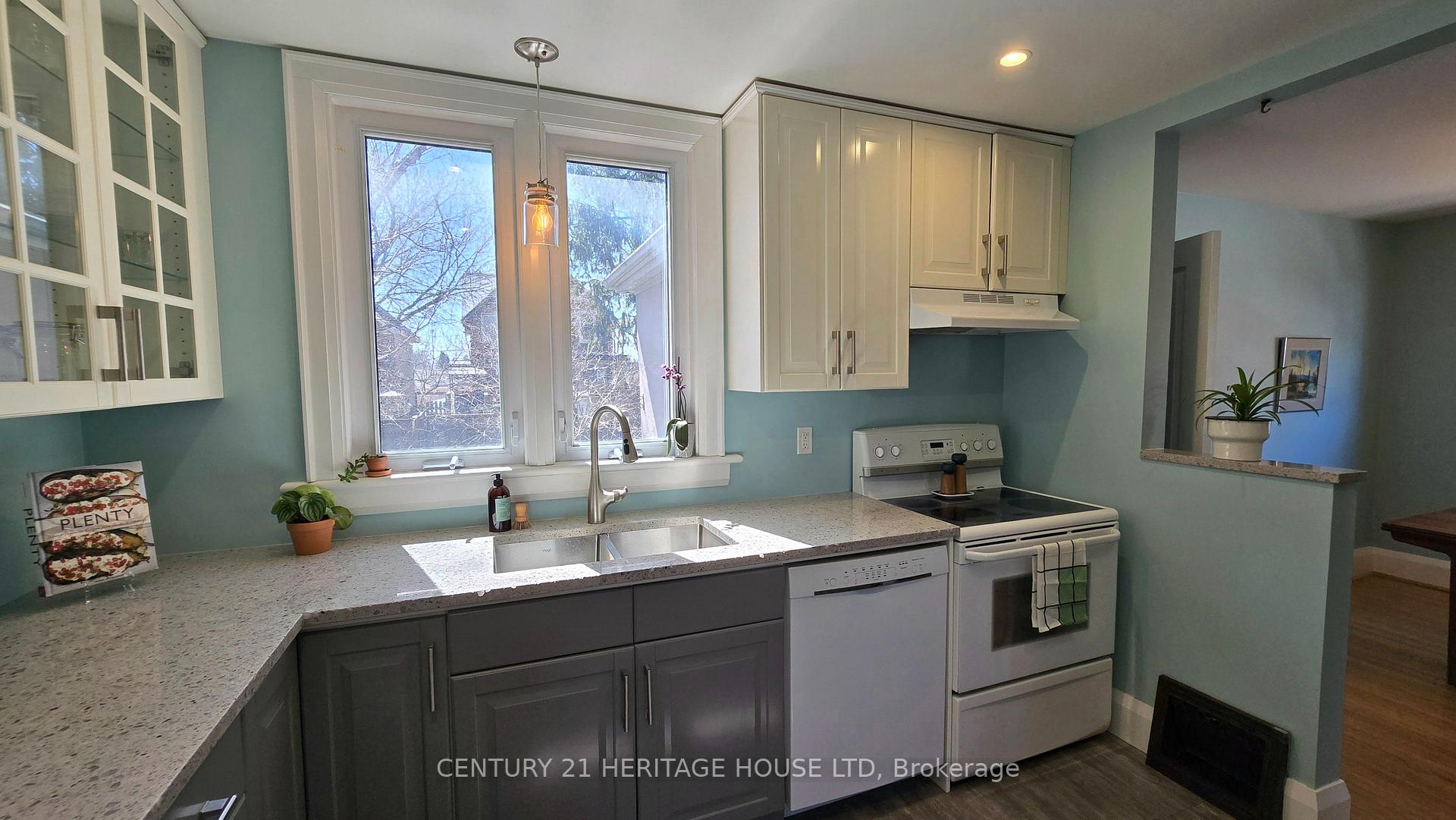 Photo 11 of 23 Kennedy Avenue, Kitchener — HOMEH