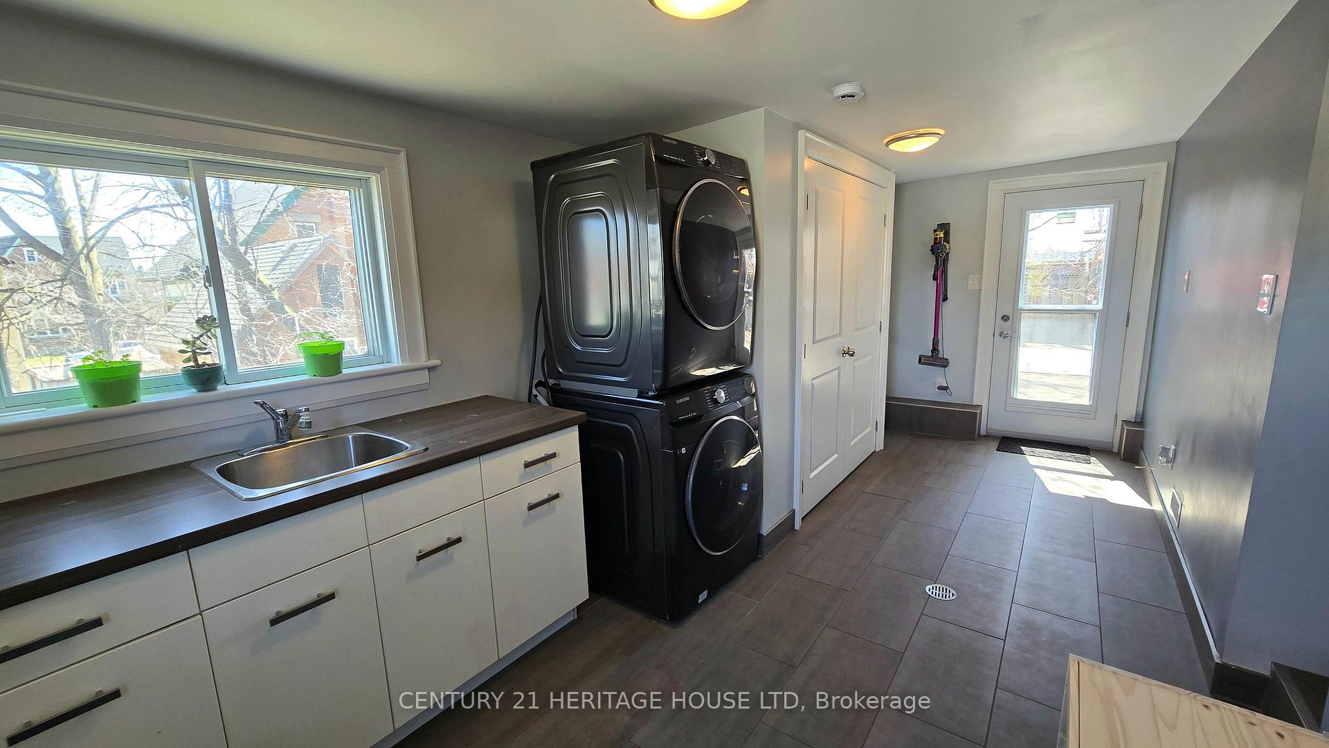 Photo 24 of 23 Kennedy Avenue, Kitchener — HOMEH