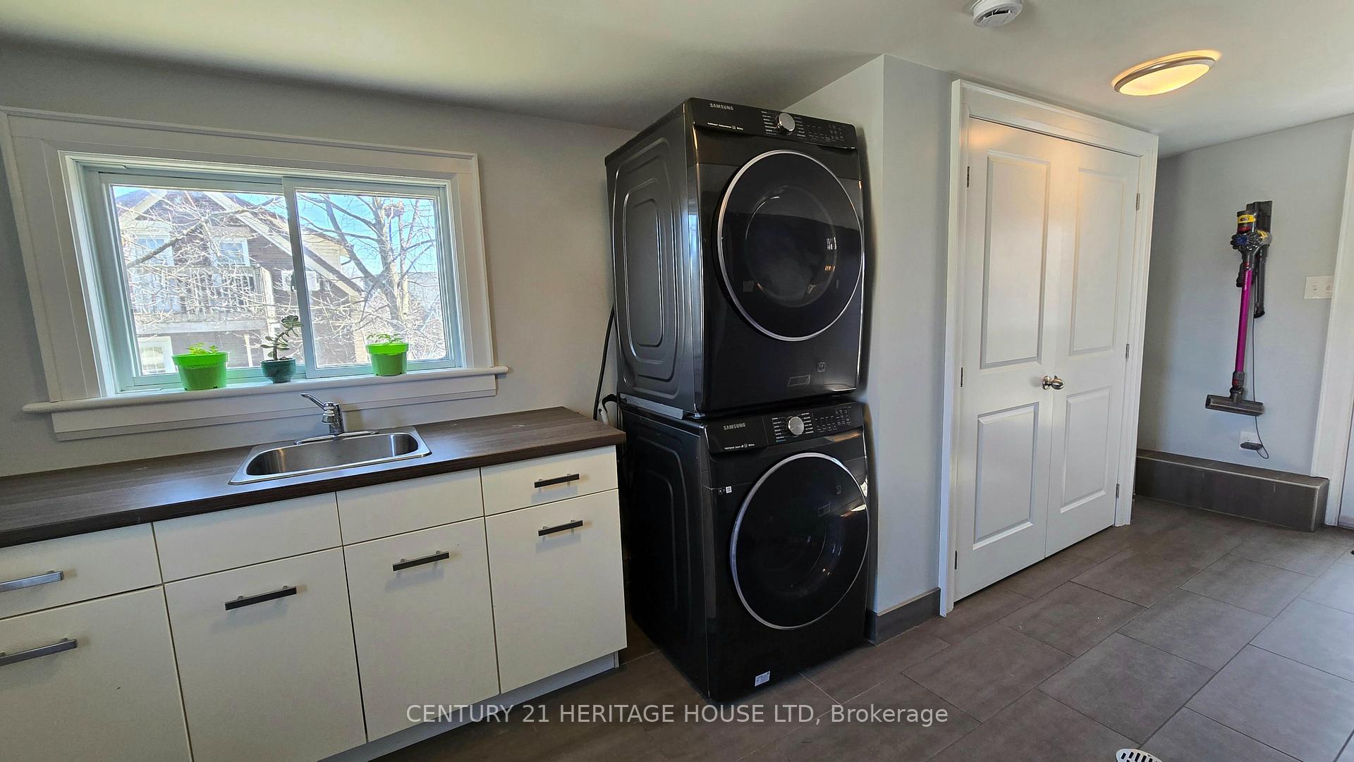 Photo 25 of 23 Kennedy Avenue, Kitchener — HOMEH