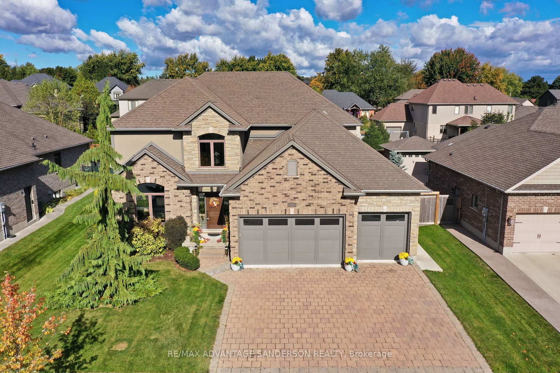 Photo 2 of 56 Blue Heron Drive, Middlesex Centre, Ilderton — HOMEH