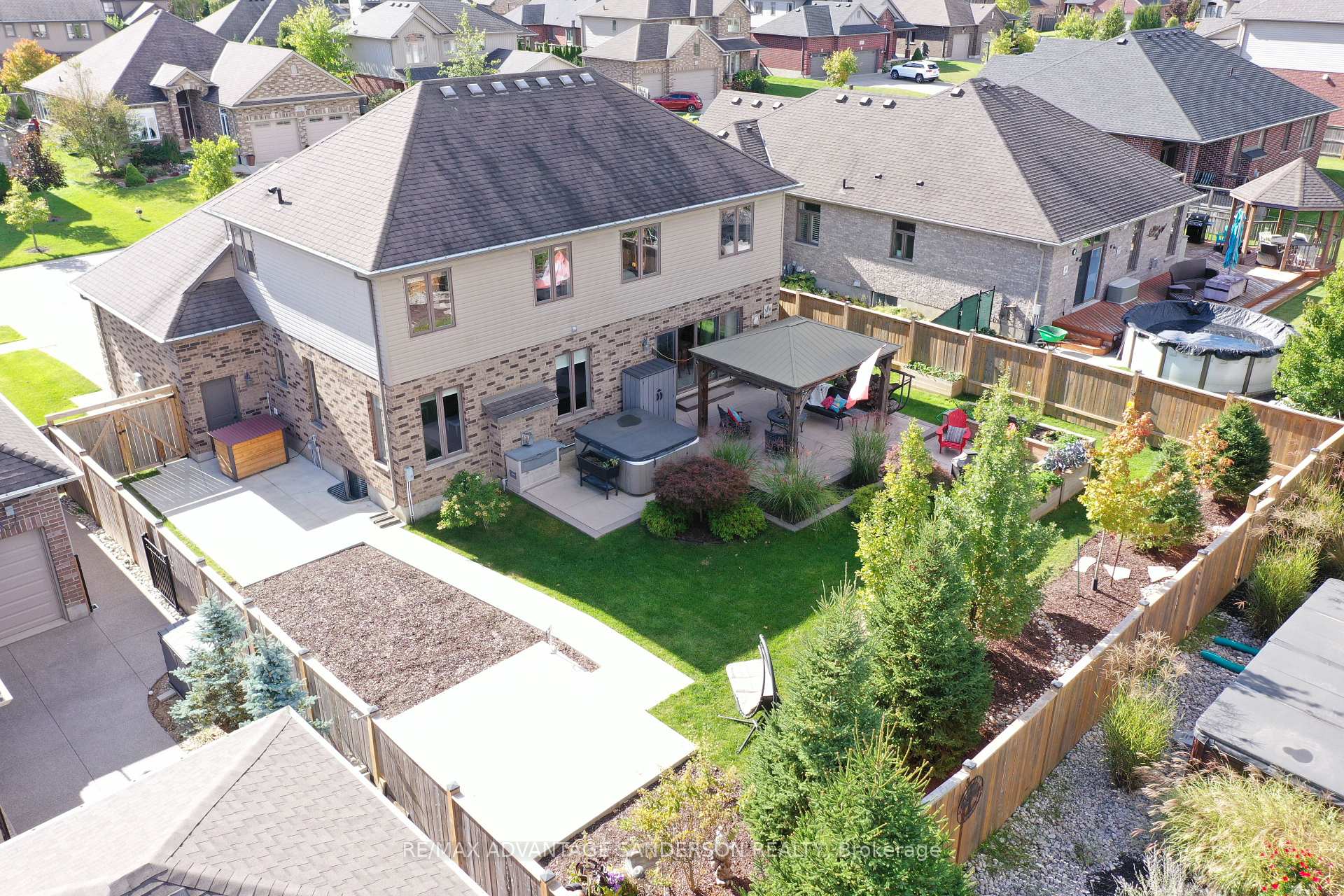 Photo 4 of 56 Blue Heron Drive, Middlesex Centre, Ilderton — HOMEH