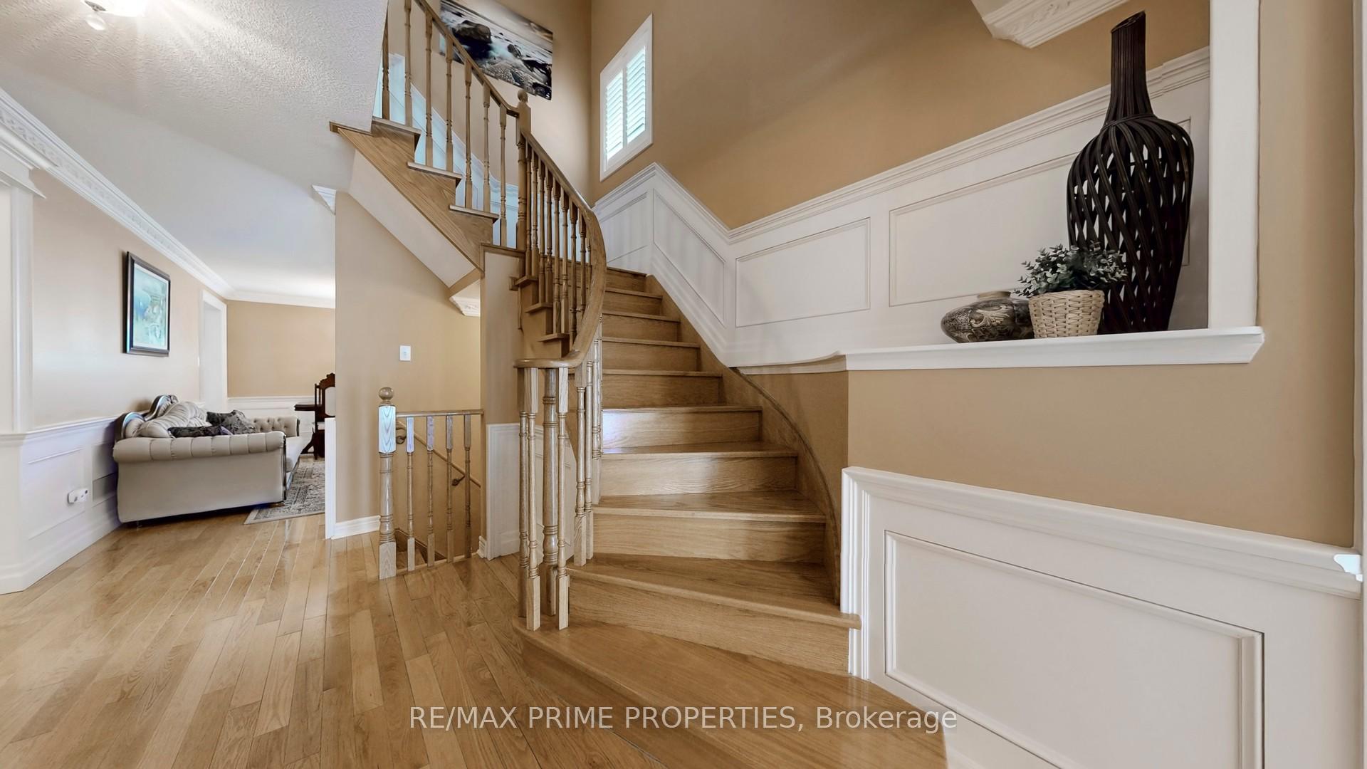 Photo 5 of 49 Rembrandt Drive, Markham, Village Green-South Unionville — HOMEH