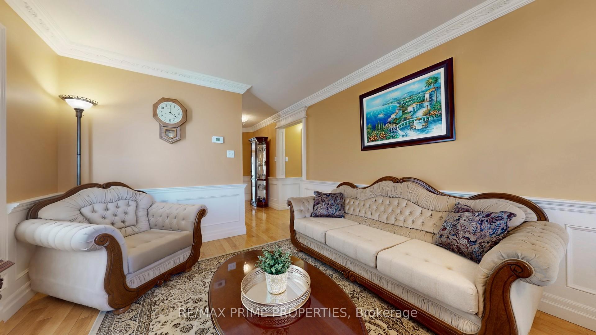 Photo 8 of 49 Rembrandt Drive, Markham, Village Green-South Unionville — HOMEH