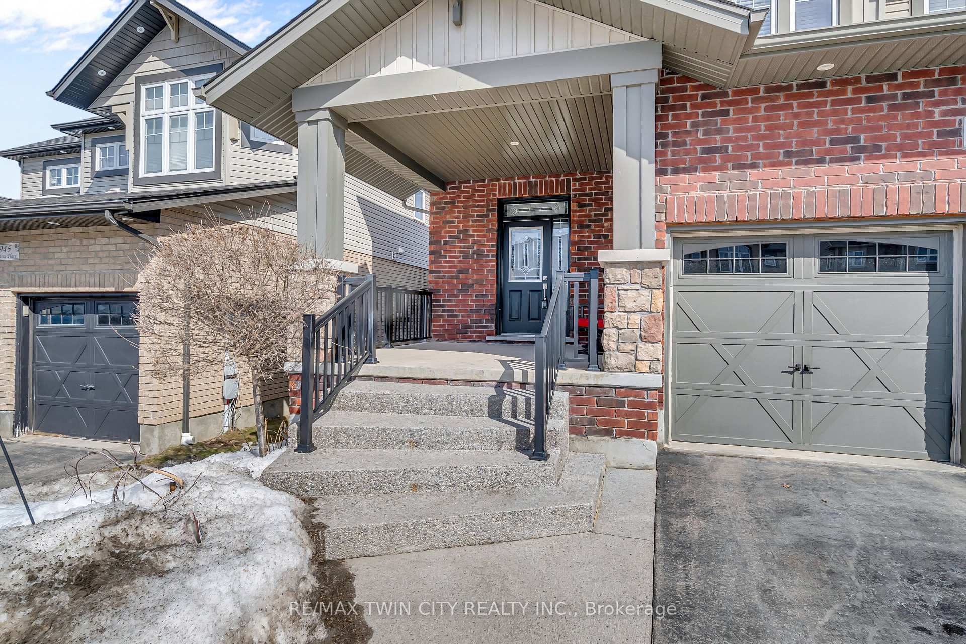 Photo 2 of 941 Audrey Place, Kitchener — HOMEH