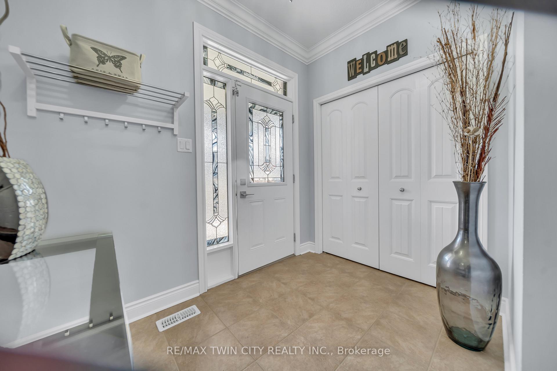 Photo 5 of 941 Audrey Place, Kitchener — HOMEH
